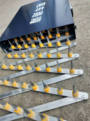 停車(chē)場(chǎng)出入口道路障礙破胎器扎胎器阻車(chē)釘?shù)泪斒矍笆酆蟊Ｕ? />
</span>
<span id=